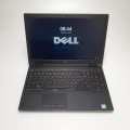 Dell Precision 7540 – spód laptopa z naklejkami serwisowymi
