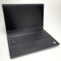 Dell Precision 7750 FHD – ujęcie z przodu rozłożony ekran i klawiatura