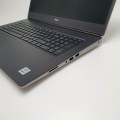 Dell Precision 7750 FHD – zamknięta klapa, klapa górna z logo producenta