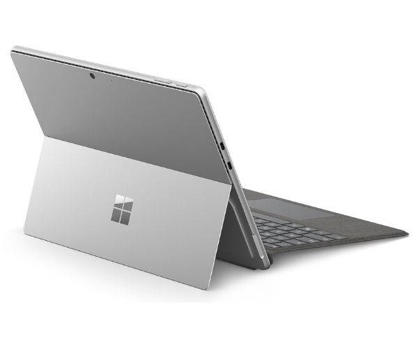 Microsoft Surface Pro 7 porty USB-C USB-A Surface Connect i złącza w tablecie z Windowsem